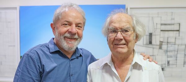 Ex-presidente Lula ao lado do vencedor do Nobel da Paz de 1980, Adolfo Pérez Esquivel. - Sputnik Brasil