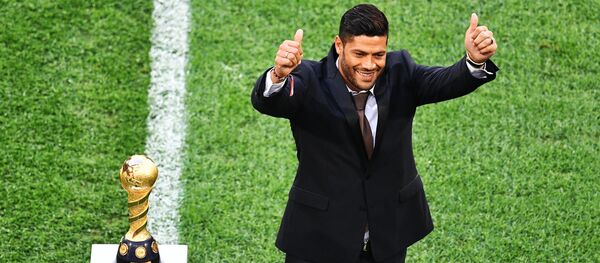 Hulk antes do início da partida final da Copa das Confederações 2017 entre o Chile e a Alemanha - Sputnik Brasil