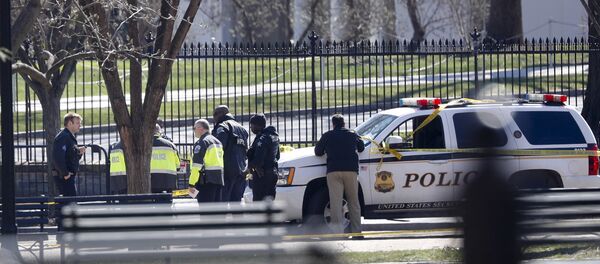 Homem comete suicídio nas proximidades da Casa Branca. - Sputnik Brasil