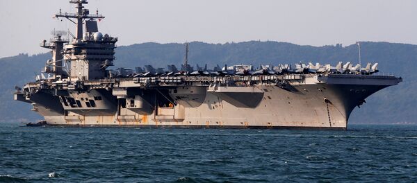 Porta-aviões dos EUA, USS Carl Vinson, no porto de Danang, Vietnã, 5 de março - Sputnik Brasil