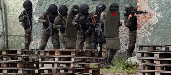 Agentes do FSB durante manobras antiterroristas em porto marítimo de Kaliningrado Agentes do FSB durante manobras antiterroristas em porto marítimo de Kaliningrado - Sputnik Brasil