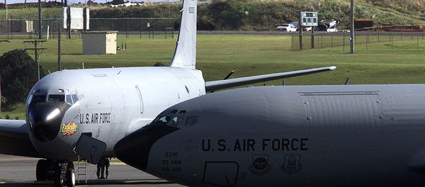 Aviões da Força Aérea dos EUA na Base das Lajes, nos Açores (foto de arquivo) Aviões da Força Aérea dos EUA na Base das Lajes, nos Açores (foto de arquivo) - Sputnik Brasil