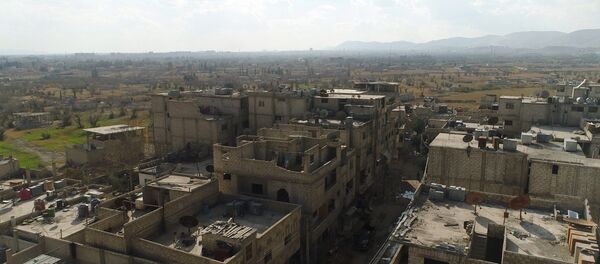 Um corredor humanitário entre Damasco e Ghouta Oriental perto do campo de refugiados de Al Wafidin na Síria - Sputnik Brasil