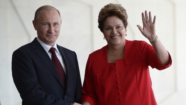 Encontro dos presidentes Vladimir Putin, da Rússia, e Dilma Rousseff, do Brasil, em Brasília, em 14 de julho de 2014 - Sputnik Brasil