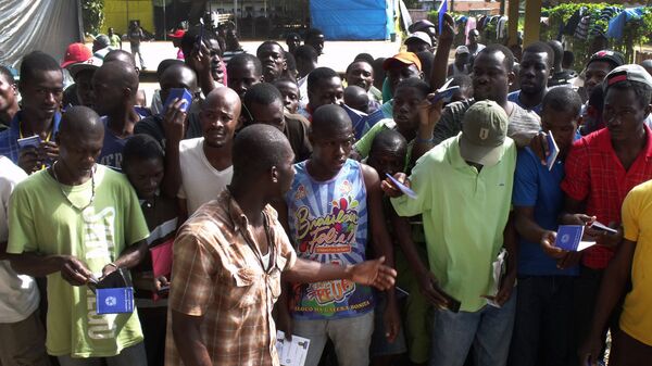 Imigrantes haitianos em um abrigo no Acre  - Sputnik Brasil