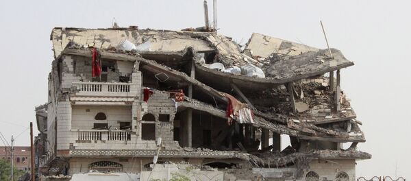 Casa destruída após ataque aéreo da Arábia Saudita a Hajja, no Iêmen. - Sputnik Brasil