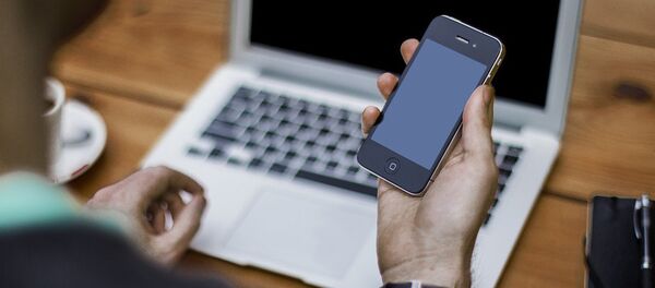 Monitoramento federal de usuários de dispositivos móveis - Sputnik Brasil