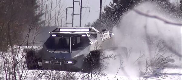 Ripsaw EV-2, modelo desenvolvido pela empresa norte-americana Howe & Howe Technologies Ripsaw EV-2, modelo desenvolvido pela empresa norte-americana Howe & Howe Technologies - Sputnik Brasil