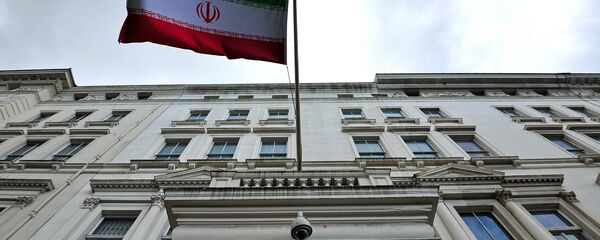 Bandeira iraniana na embaixada do Irã em Londres - Sputnik Brasil