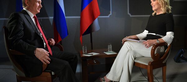 Presidente russo, Vladimir Putin, falando com Megyn Kelly durante a entrevista ao canal NBC (foto de arquivo) - Sputnik Brasil