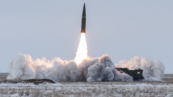 Lançamento do míssil balístico do complexo Iskander-M a partir do polígono de Kapustin Yar, na região russa de Arkhangelsk - Sputnik Brasil