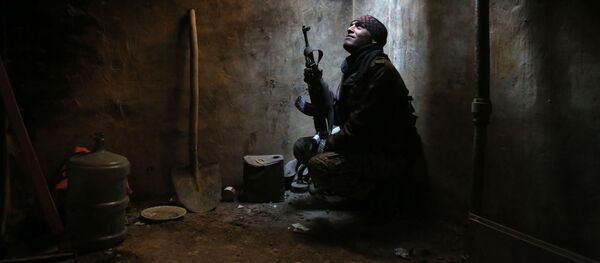 Исламистский боевик из группировки Faylaq al-Rahman в Дамаске - Sputnik Brasil