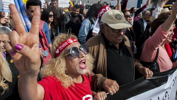 Manifestantes na Tunísia - Sputnik Brasil
