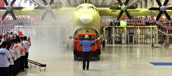 Veículo chinês AG600, foto postada pela agência de notícias Xinhua, em 23 de julho de 2016. Representante da agência comunica que a maior aeronave anfíbia do mundo será destinada a missões marítimas e ao combate de incêndios - Sputnik Brasil