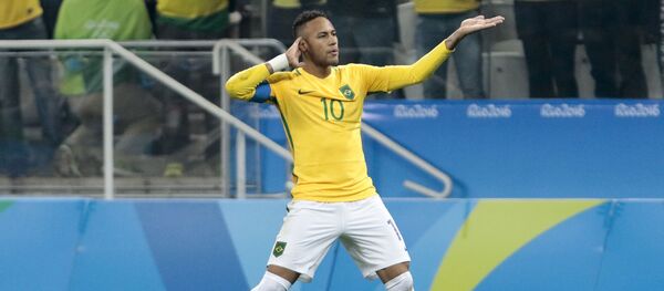 Neymar, craque da seleção brasileira, se recupera de uma lesão no pé direito - Sputnik Brasil