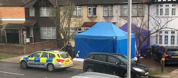 Atividade policial em New Malden, no sudoeste de Londres, local onde o empresário russo Nikolai Glushkov teria sido encontrado morto em circunstâncias misteriosas - Sputnik Brasil