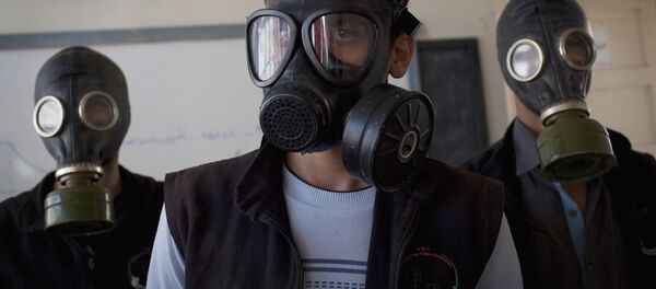Voluntários em simulação sobre como reagir a ataque químico em Aleppo (foto de arquivo) - Sputnik Brasil
