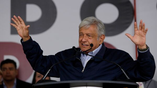 O favorito da corrida eleitoral mexicana e candidato presidencial da esquerda mexicana, Andrés Manuel Lopez Obrador - Sputnik Brasil