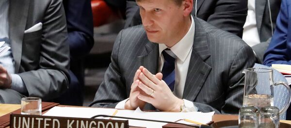 Vice-embaixador da Grã-Bretanha no Conselho de Segurança da ONU, Jonathan Allen, escuta um orador durante uma reunião urgente convocada pelos britânicos sobre o envenenamento de ex-espião russo (14/03/2018) - Sputnik Brasil
