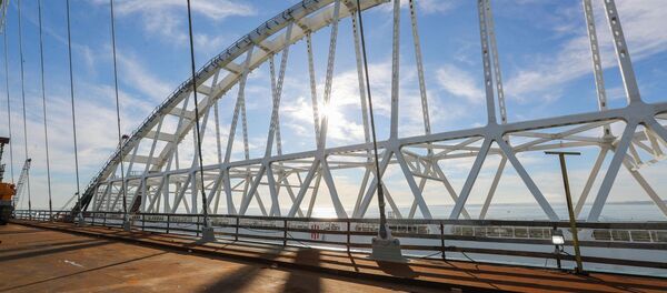 Ponte da Crimeia em construção Ponte da Crimeia em construção - Sputnik Brasil