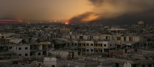 Fumaça em Ghouta Oriental - Sputnik Brasil