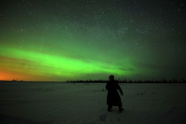 Aurora boreal na cidade russa de Nadym - Sputnik Brasil