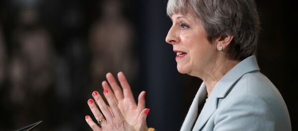 Primeira-ministra do Reino Unido, Theresa May, discursa perante estudantes em 19 de fevereiro de 2018 - Sputnik Brasil