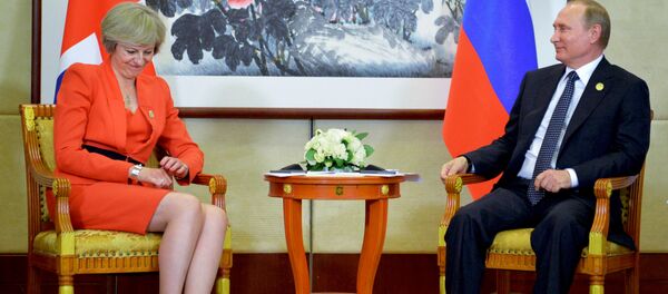 Russian President Vladimir Putin, right, listens to British Prime Minister Theresa May during a bilateral meeting in Hangzhou, China, Sunday, Sept. 4, 2016, ahead of the G20 Leaders Summit. - Sputnik Brasil