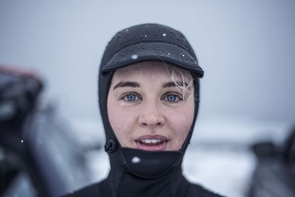 Surfista Emilie Klerud participa do ensaio de fotos - Sputnik Brasil