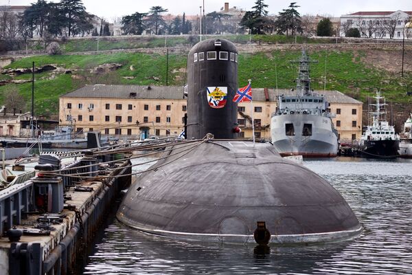 Submarino Novorossiysk do projeto 636.3 atracado ao cais - Sputnik Brasil