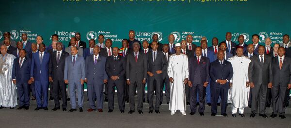 Líderes Africanos posam para uma foto em grupo durante encontro com o objetivo de criação de um acordo de livre comércio conjunto dentro do continente. O evento aconteceu entre os dias 17 e 21 de março em Kigali, capital de Ruanda. - Sputnik Brasil