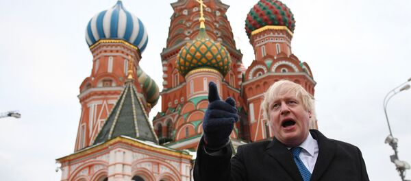 Chanceler britânico, Boris Johnson, na Praça Vermelha em Moscou, durante visita oficial em 22 de dezembro de 2017 - Sputnik Brasil