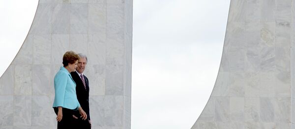 Tabaré Vázquez e Dilma Rousseff em 21 de maio de 2015, no Planalto. - Sputnik Brasil