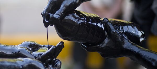 Devotos tomam banho de petróleo durante celebrações em homenagem a São Domingos de Gusmão, padroeiro da Manágua (foto de arquivo) - Sputnik Brasil