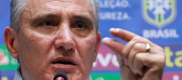 O técnico da seleção brasileira de futebol, Tite, fala em coletiva um dia antes do amistoso contra Rússia, em 22 de março de 2018 - Sputnik Brasil