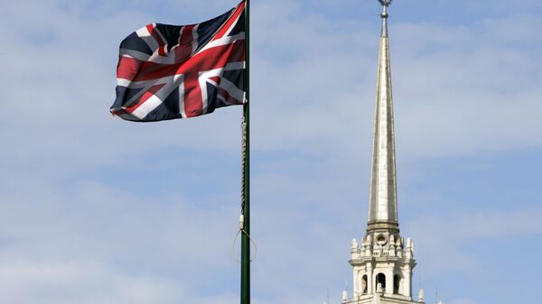 Bandeira do Reino Unido hasteada em frente à Embaixada Britânica em Moscou, na Rússia - Sputnik Brasil