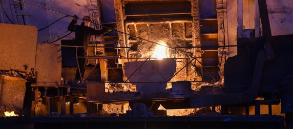 Produção de aço na fábrica russa Vyksa Steel Works, região de Nizhny Novgorod, na Rússia, 2 de março de 2018 Produção de aço na fábrica russa Vyksa Steel Works, região de Nizhny Novgorod, na Rússia, 2 de março de 2018 - Sputnik Brasil