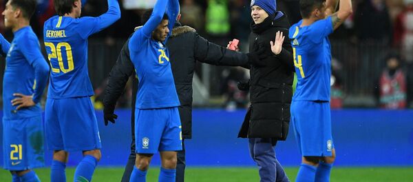 Jogadores brasileiros comemoram vitória sobre a equipe de futebol da Rússia após amistoso em Moscou Jogadores brasileiros comemoram vitória sobre a equipe de futebol da Rússia após amistoso em Moscou - Sputnik Brasil