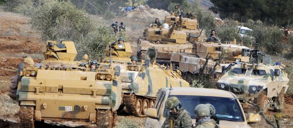 Forças turcas avançando em Afrin, Síria - Sputnik Brasil