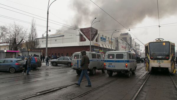 Incêndio atinge shopping na cidade russa de Keremovo - Sputnik Brasil
