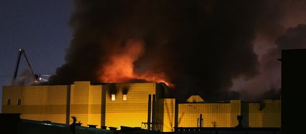Massive fire in a trade center in Russian city of Kemerovo - Sputnik Brasil