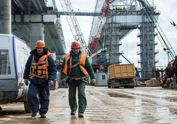 Construção da ponte da Crimeia, março de 2018 - Sputnik Brasil