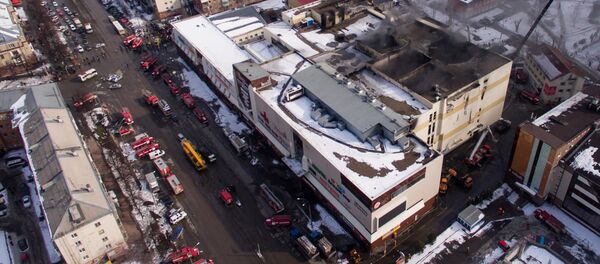 Incêndio no shopping  Zimnyaya Vishnya, na cidade siberiana de Kemerovo - Sputnik Brasil