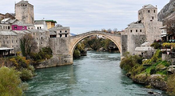 A Guerra da Bósnia nos anos 90 resultou na destruição quase que completa da cidade de Mostar - Sputnik Brasil