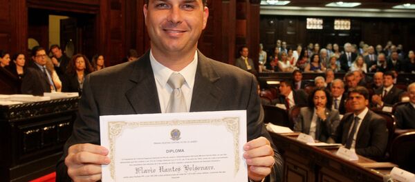 Flávio Nantes Bolsonaro, do Partido Social Liberal (PSL), deputado estadual do Rio de Janeiro, em imagem de 15 de dezembro de 2014, na Alerj Flávio Nantes Bolsonaro, do Partido Social Liberal (PSL), deputado estadual do Rio de Janeiro, em imagem de 15 de dezembro de 2014, na Alerj - Sputnik Brasil