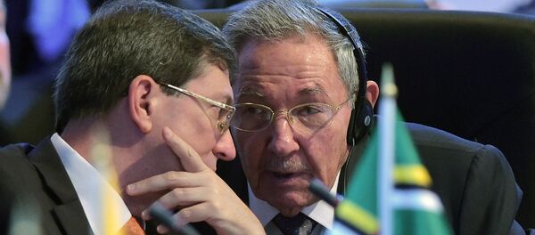 Presidente de Cuba, Raul Castro (à esquerda) e o Ministro das Relações Exteriores de Cuba, Bruno Rodriguez Parrilla (à direita). - Sputnik Brasil