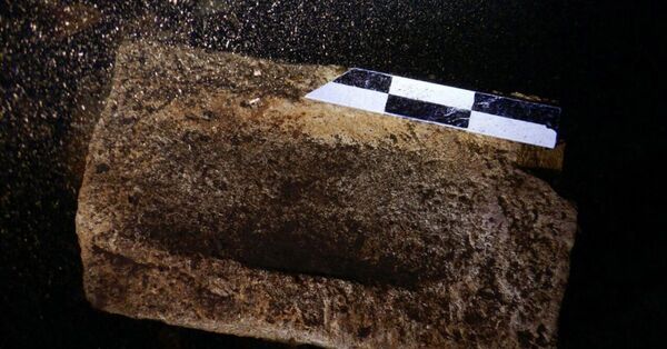 Fragmentos de edifícios pré-hispânicos encontrados dentro do cenote Xlacah, na zona arqueológica de Dzibilchaltún, no Iucatã, México Fragmentos de edifícios pré-hispânicos encontrados dentro do cenote Xlacah, na zona arqueológica de Dzibilchaltún, no Iucatã, México - Sputnik Brasil