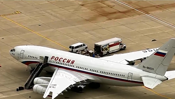 O avião Rossiya Ilyushin Il-96-300 que partiu do Aeroporto Internacional de Dulles, perto de Washington, DC, levando os diplomatas russos expulsos dos EUA - Sputnik Brasil