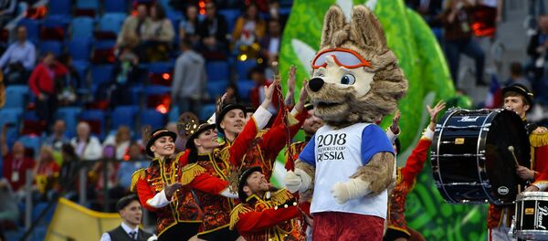 O mascote da Copa do Mundo 2018, Zabivaka durante o jogo de encerramento da Copa das Confederações 2017. - Sputnik Brasil