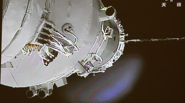 Espaçonave Shenzhou-9 porta a estação Tiangong-1 (foto de arquivo) - Sputnik Brasil